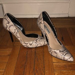 Steve Madden snakeskin pumps